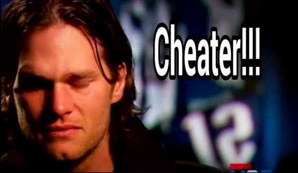 Tom Brady no se salvó en las redes sociales por 'utilizar' balones desinflados.