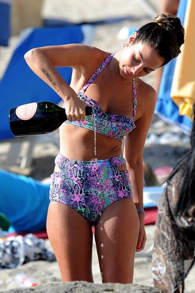 Tulisa Contostavlos, la traviesa de la canción.