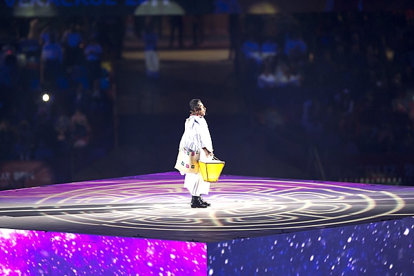 Un abuelo totonaca dio la bienvenida a los presentes.