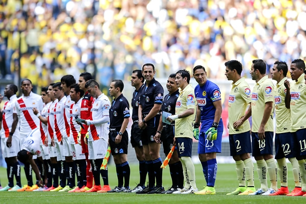 Un minuto de silencio en honor al Kalimán Guzmán.