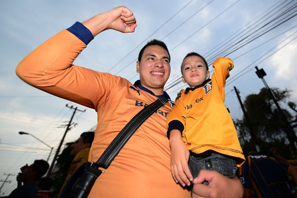Una familia Puma, que también va a disfrutar del futbol.