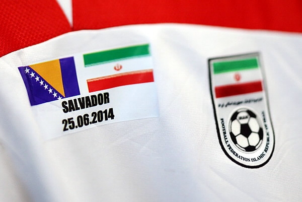 El uniforme iraní llevará la bandera de Bosnia en el pecho.