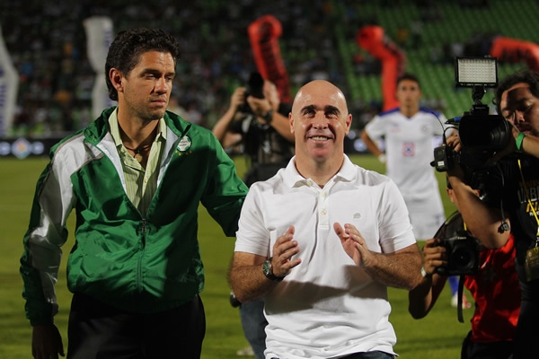 Uno de los palcos de Estadio Corona llevará su nombre.