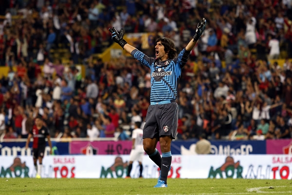 Vilar festejó el tanto de su compañero.