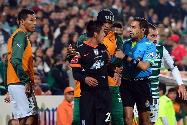 Villalpando salió muy caliente del terreno de juego.