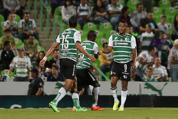 Y fue Santos el encargado de abrir el marcador.