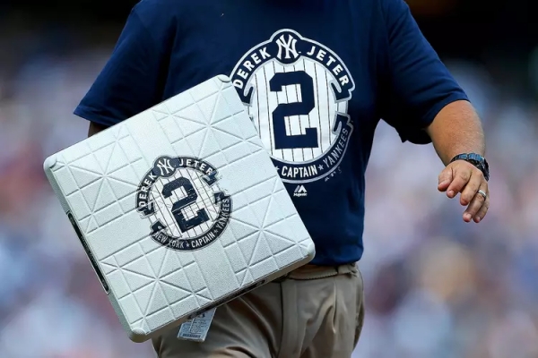 El Yankee Stadium se vistió con motivos alusivos a Derek Jeter.