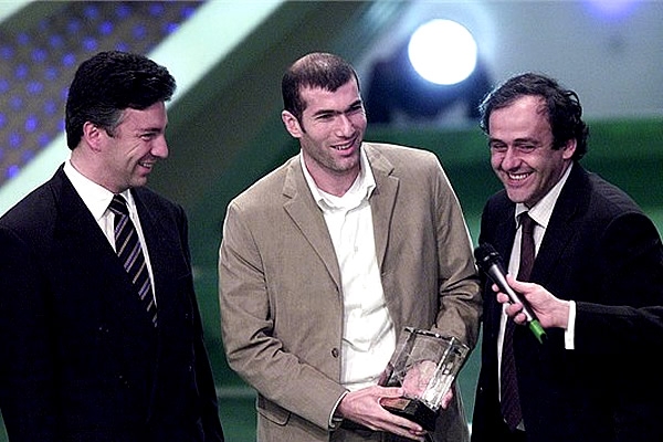 Zidane ganó por segunda vez el premio en 2000.
