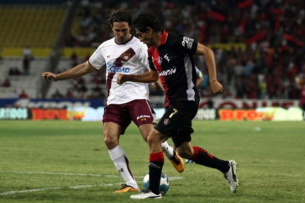 Además de anotar, Davino congeló a los delanteros atlistas.