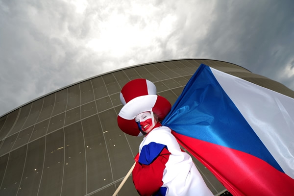 La afición checa llegando al estadio para apoyar a su selección.