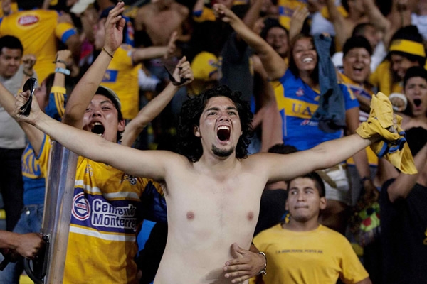 La afición universitaria festejó a lo grande el triunfo sobre Morelia.