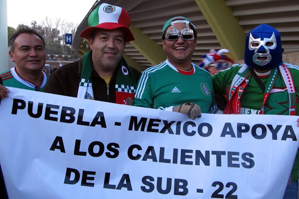 Aficionados mexicanos se hicieron presentes en Mendoza.