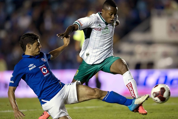 Al final, León siguió atacando buscando el triunfo.