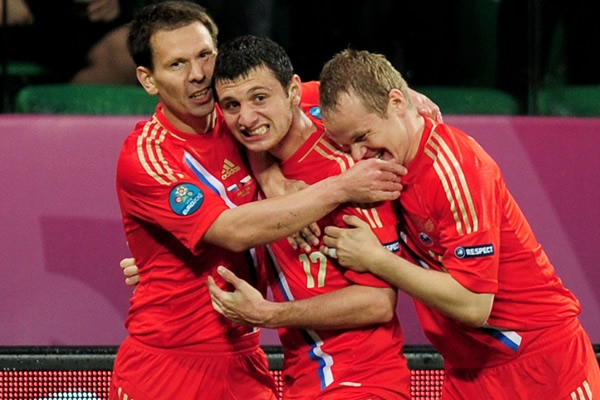 Alan Dzagoev consiguió el primer gol para los rusos.