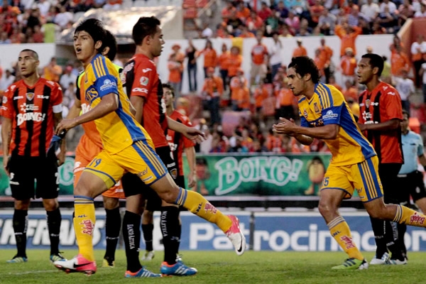 Alan Pulido anotó el primer gol al minuto 6.