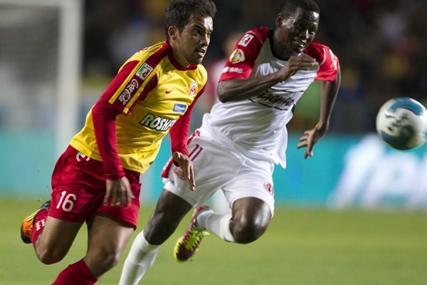 Aldrete fue amonestado tras la jugada del penal.