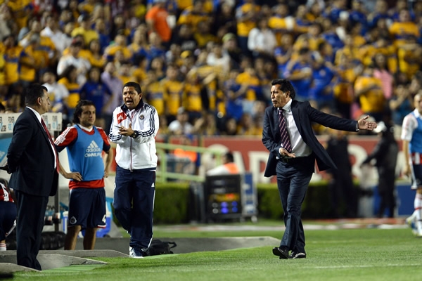 Alegan los técnicos una dura entrada del Pato Araujo.