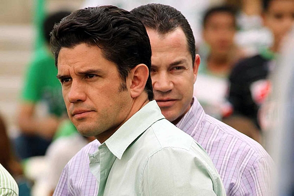 Alejandro Irarragorri, Presidente de Santos, atento del partido.