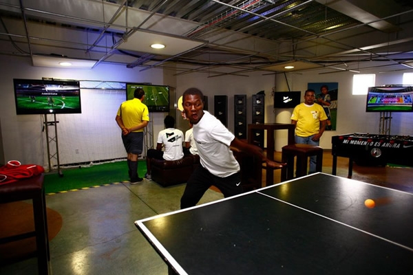 Algunos resultaron maestros en el tenis de mesa.
