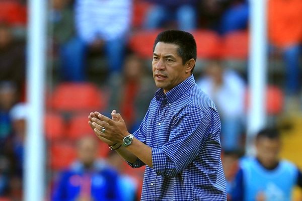 Ambríz aplaude la efectividad de su equipo.