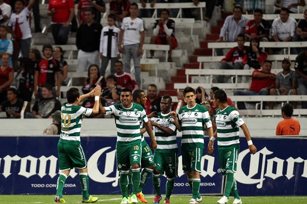 Apenas comenzaba el juego y Santos ya ganaba el encuentro.