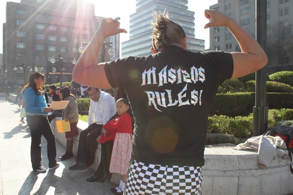 Apuesta pendiente entre Eterno y Demoledor.