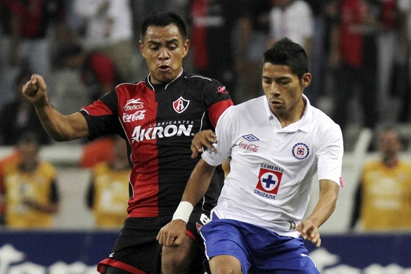 Aquino batalla por la esférica.