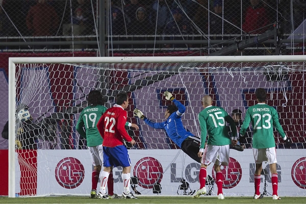 Así cayó el primer gol de los chilenos.
