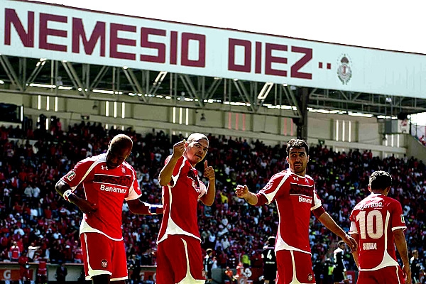 Los asistentes al Nemesio Diez presenciaron el poderío ofensivo de Toluca.