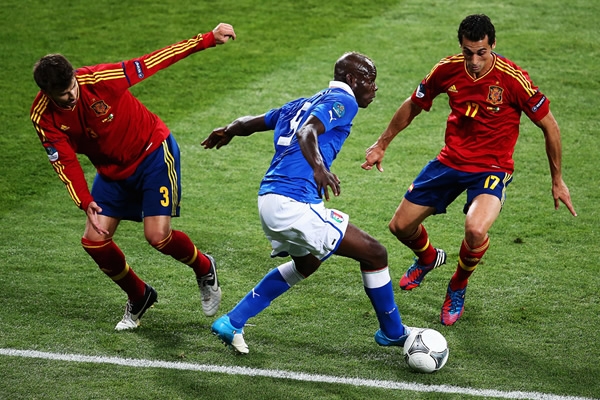 Balotelli simplemente no pudo contra la marca española.