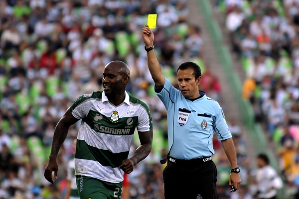 Baloy fue amonestado en la primera mitad.