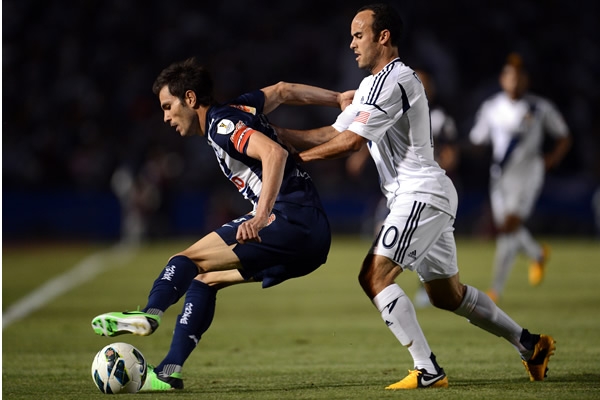 Basanta recibió muchas faltas por parte de los americanos.