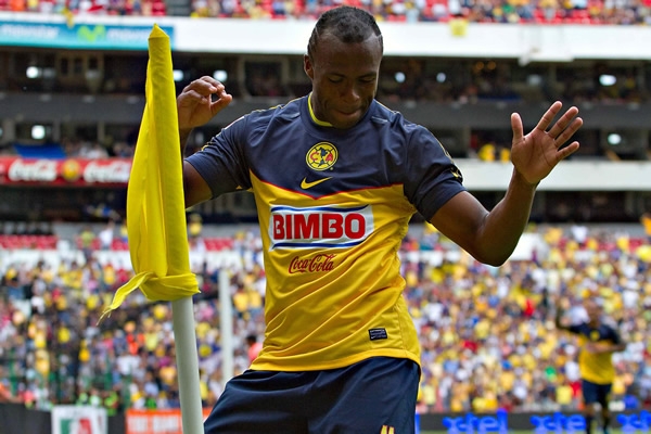 Benítez festejó con su tradicional baile en el tiro de esquina.