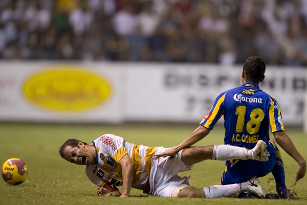 Blanco sufrió una fuerte entrada.