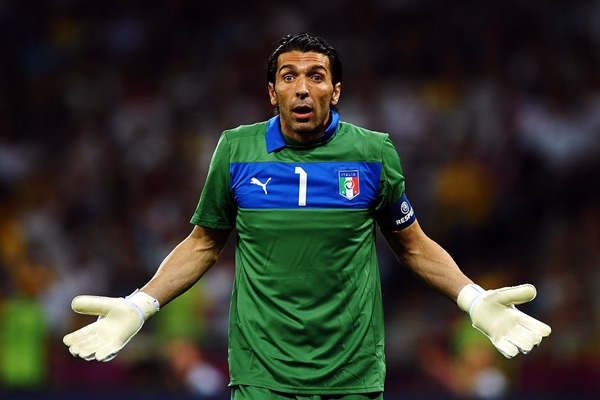 Buffon listo para la definición desde los once pasos.