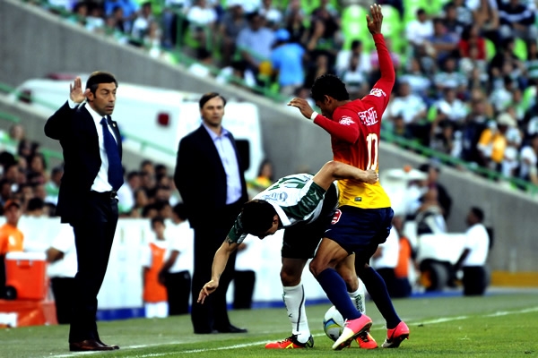 Bustos a ser pesadilla de Caixinha e invicto.