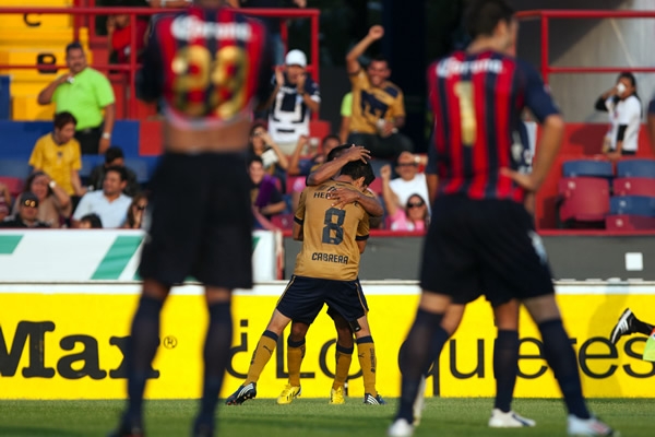 Cabrera pone un golazo a favor de los Pumas.