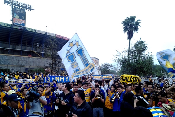 Cámaras y trompetas para inmortalizar el momento.