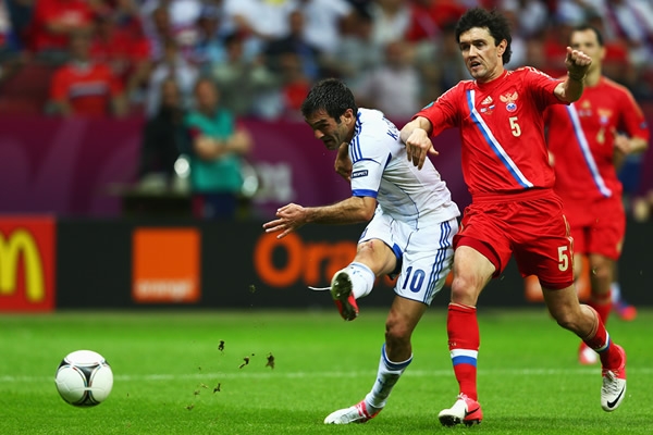El capitán griego, Karagounis, constantemente generaba peligro.