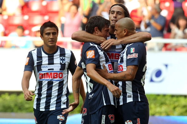 Cardozo asistió a Suazo en el segundo gol del chileno.