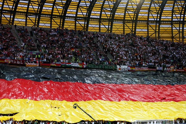 Casi todo el estadio fue copado por la afición germana.