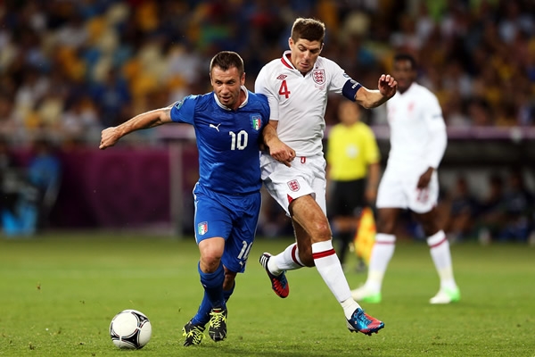 Cassano estuvo muy solo en el ataque italiano.