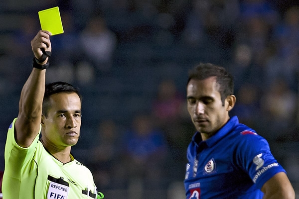 Castro fue amonestado en la segunda mitad.