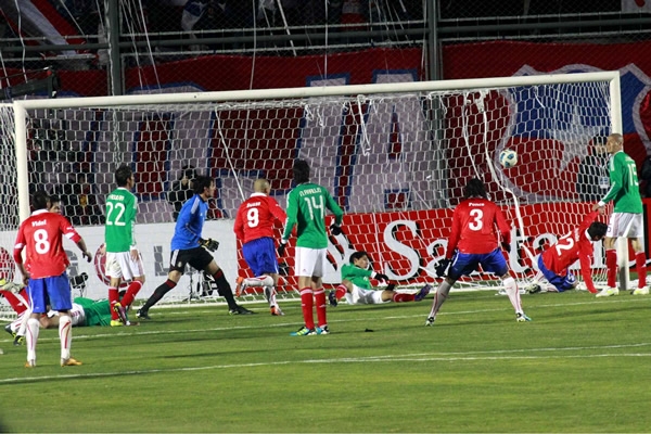 Chile le dio la vuelta al partido.