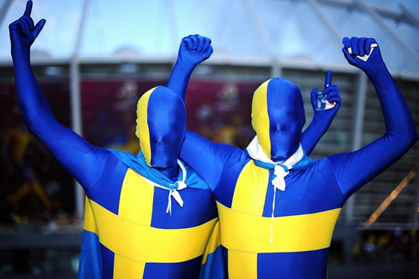 Colorido y espectacularidad entre los aficionados de Suecia.