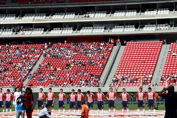 Como es costumbre, el Estadio Omnilife no se llenó.