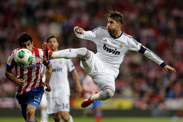 Con está dura entrada de Ramos se dejo notar la desesperación local.