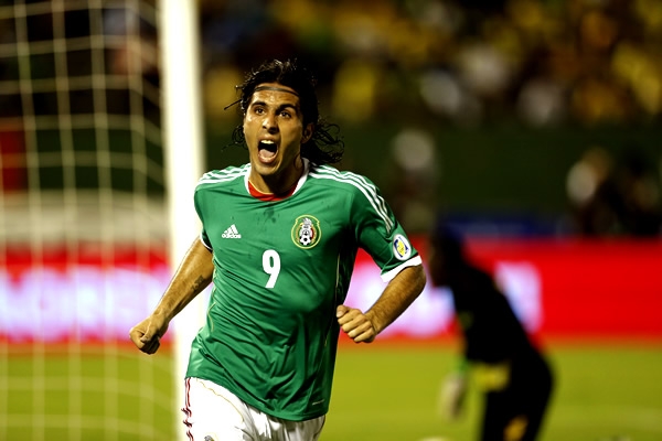 Con un cabezazo certero, México gana parcialmente.