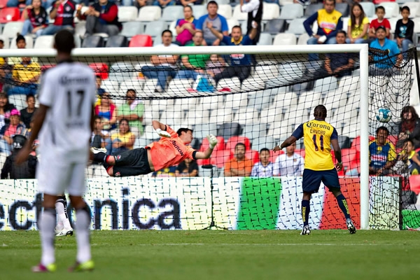 Con un golazo, Ángel Reyna empató el duelo al 44.