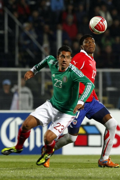 Con uno menos, México se paró bien en la cancha.